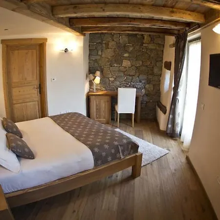 Le Petit Relais Hotel