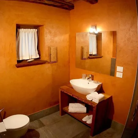 Отель Le Petit Relais Вальпеллин